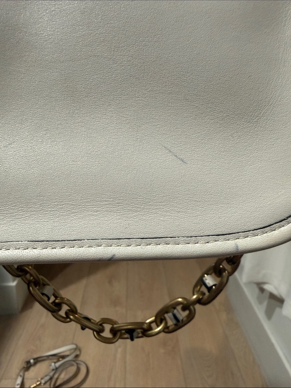 Coach Swinger Bag - Ivory Leather with Gold Chain Strap - Picture 3 of 4